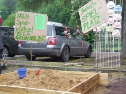 Behelfsspielplatz auf dem Naturmarkt